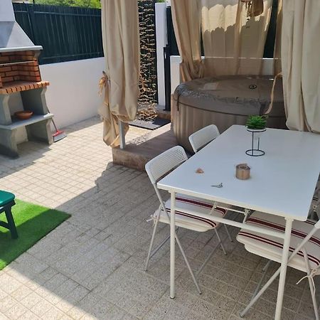 "Linda'S Guest House" Beach House With Private Patio & Hot Tub, 3 Min From The Beach Costa de Caparica Eksteriør bilde