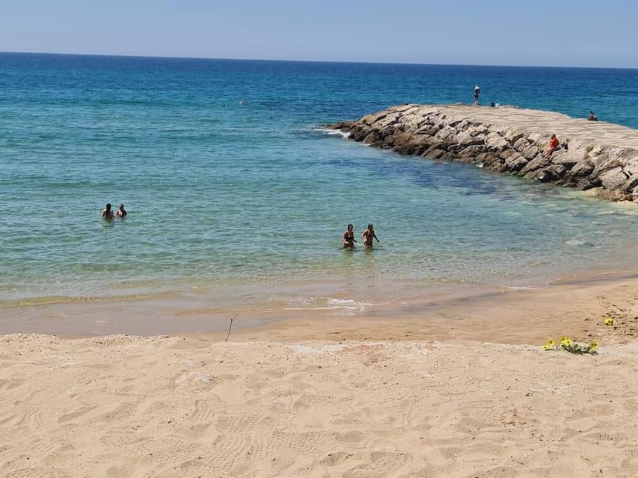 "Linda'S Guest House" Beach House With Private Patio & Hot Tub, 3 Min From The Beach Costa de Caparica Eksteriør bilde