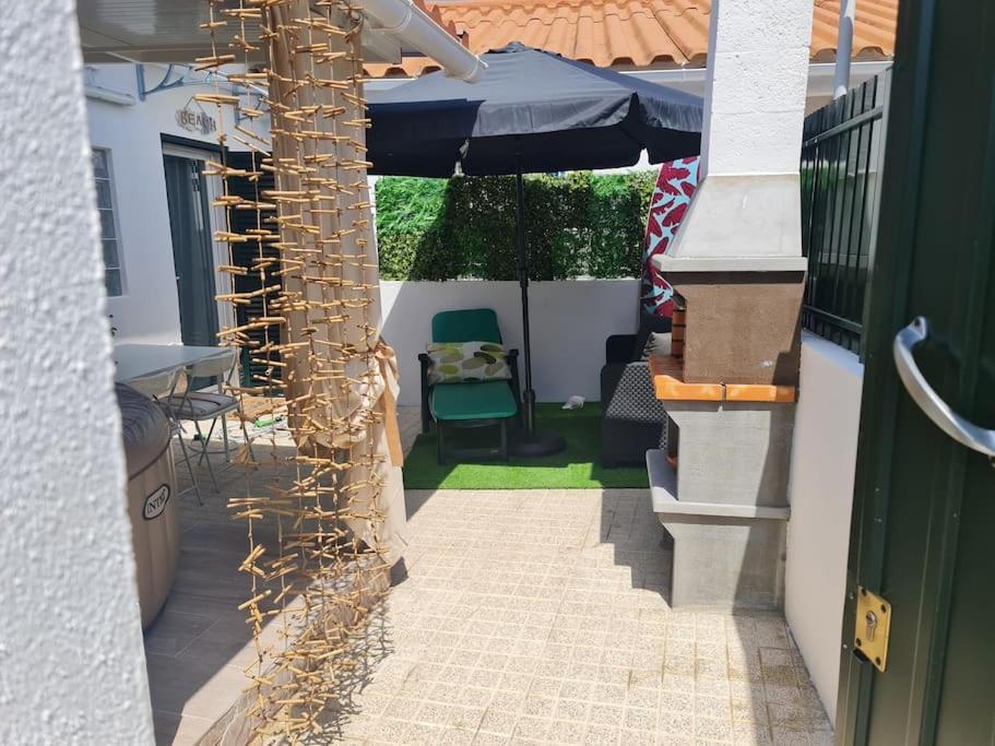 "Linda'S Guest House" Beach House With Private Patio & Hot Tub, 3 Min From The Beach Costa de Caparica Eksteriør bilde