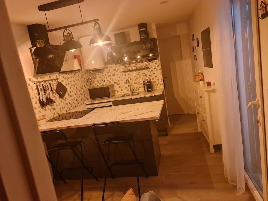 "Linda'S Guest House" Beach House With Private Patio & Hot Tub, 3 Min From The Beach Costa de Caparica Eksteriør bilde
