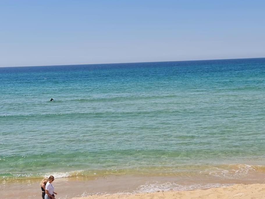 "Linda'S Guest House" Beach House With Private Patio & Hot Tub, 3 Min From The Beach Costa de Caparica Eksteriør bilde